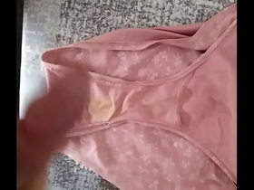 Corrida en bragas de mi mujer 139