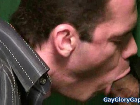 Amateur black guy takes a gay handjob 28